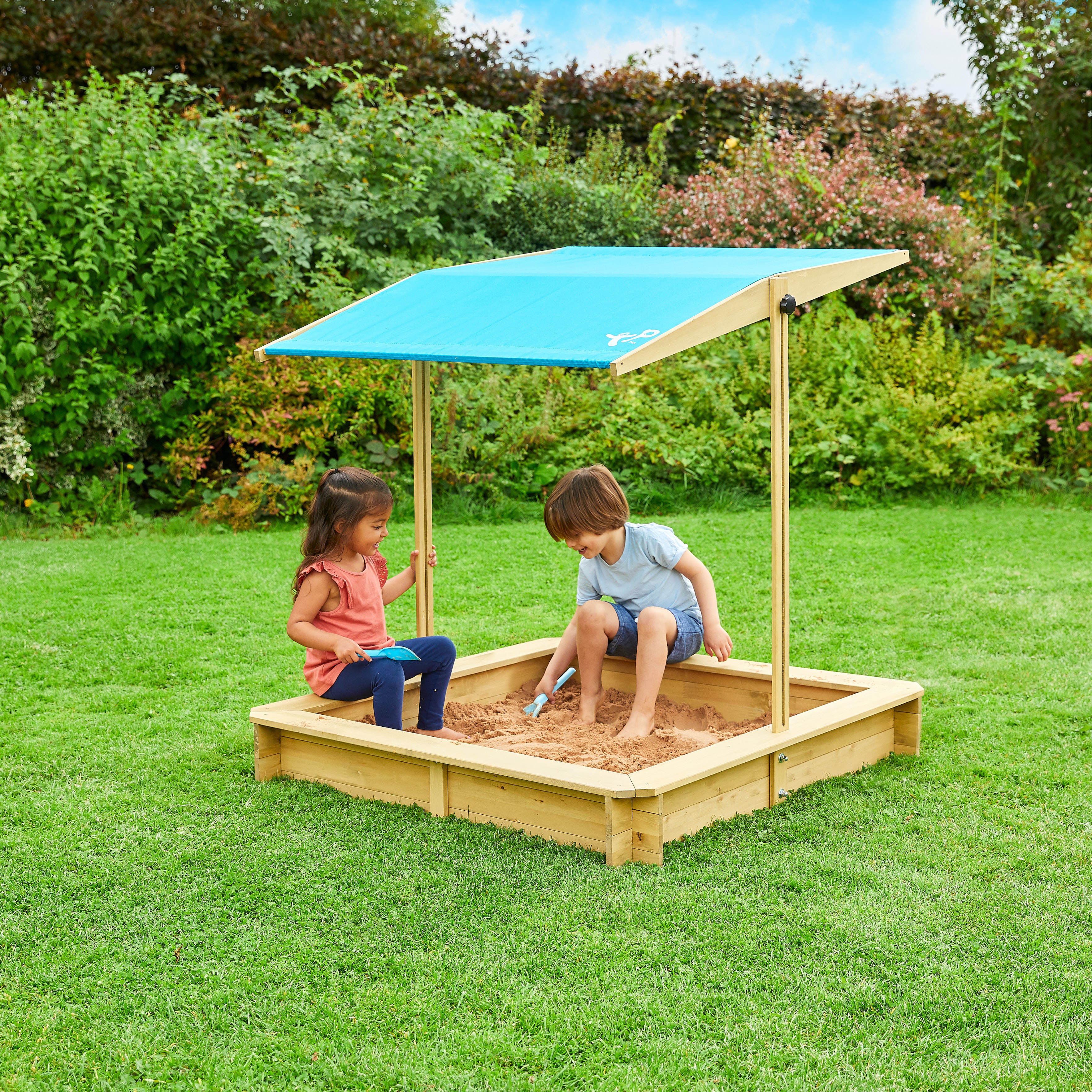 TP Wooden Sandpit with Canopy Roof
